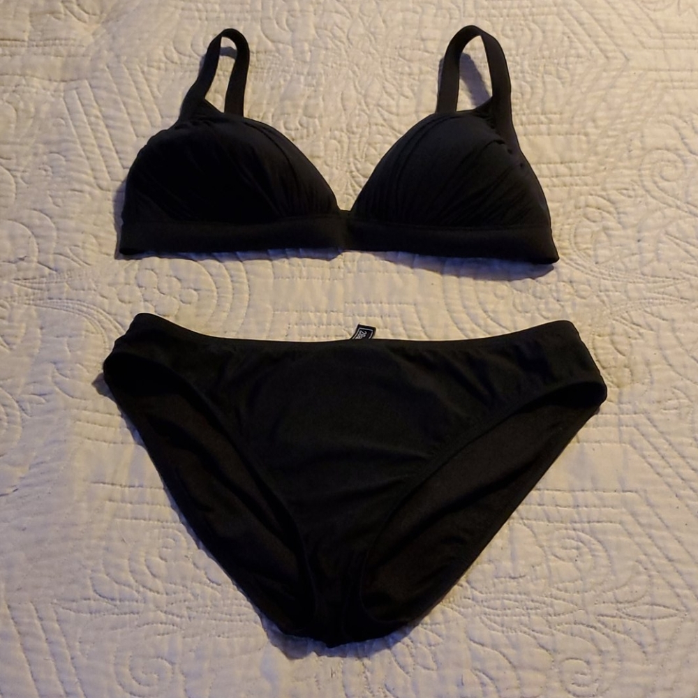 Black bikini